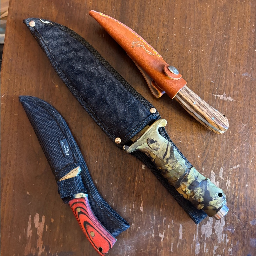 Camouflage and Red hunting outdoors Knife lot